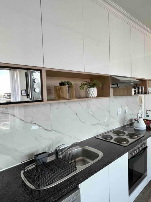 Modern, Trendy And Comfortable 2 Bedroom Apartment In Кейптаун Экстерьер фото